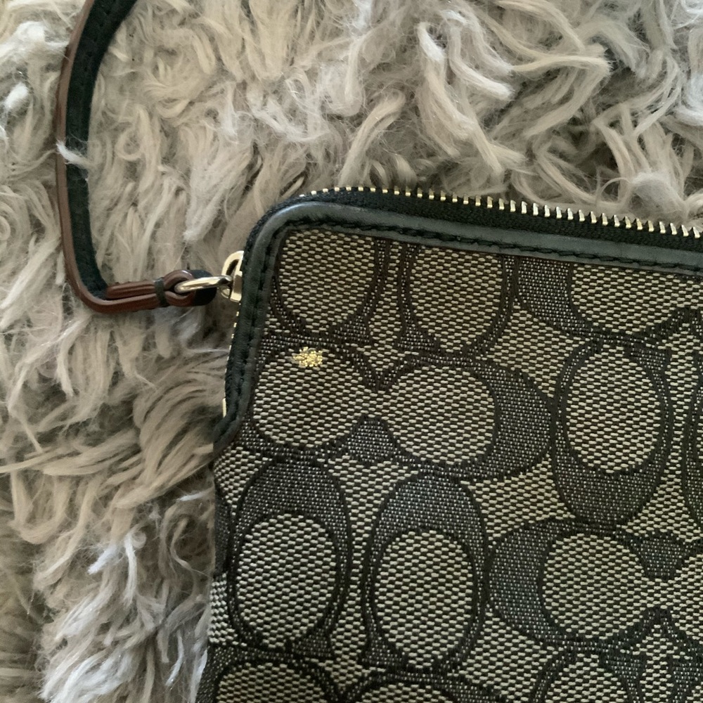 Coach wristlet - Picture 4 of 4